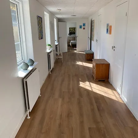 Oda ve Kahvaltı Ellemose 4*