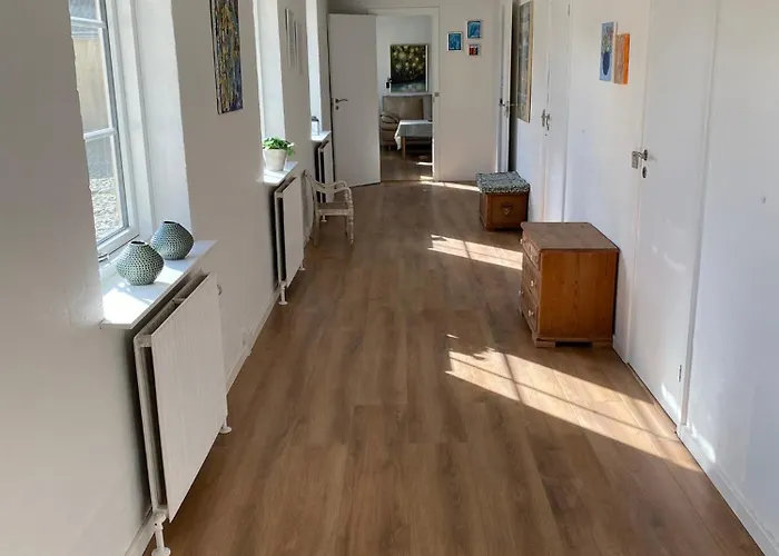 Oda ve Kahvaltı Ellemose 4*